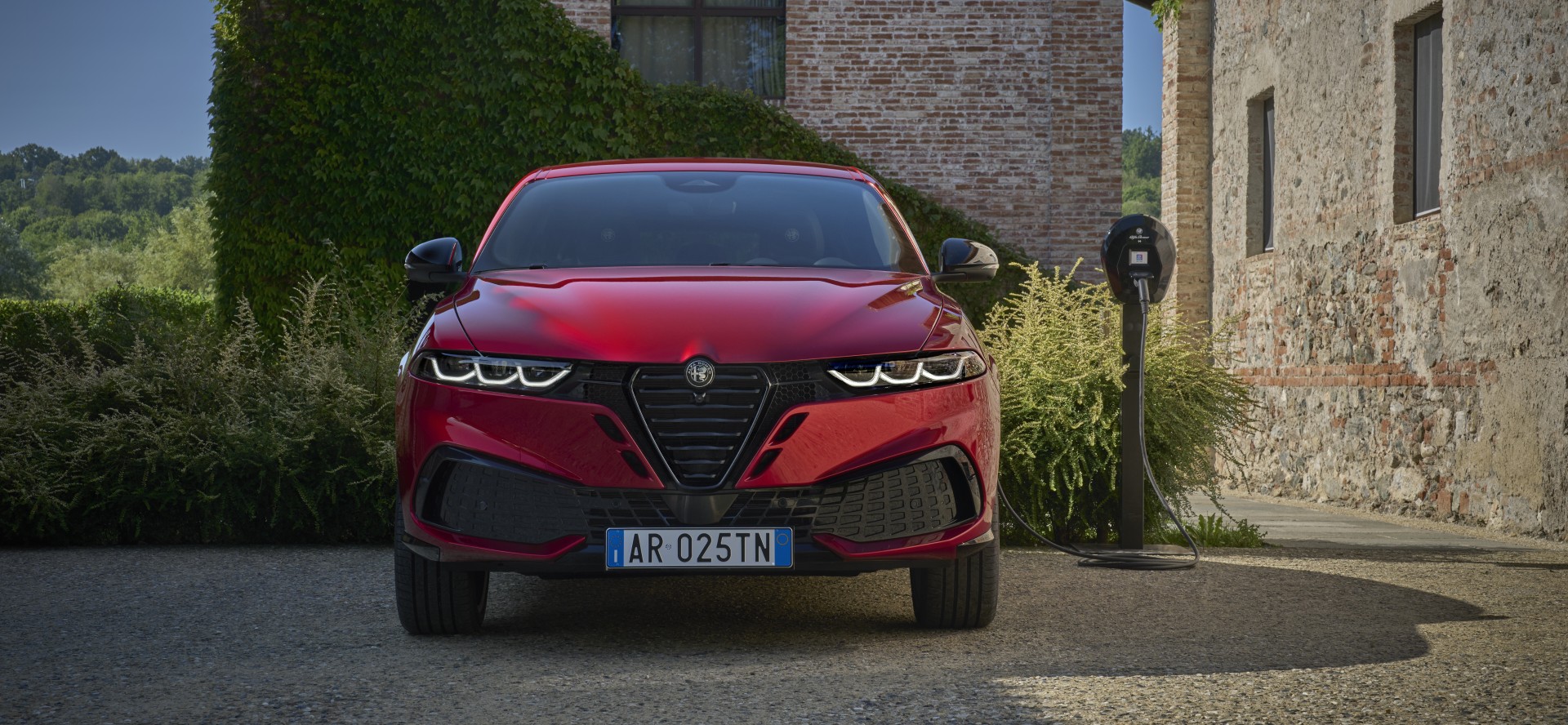 How Plug-in Hybrid Charging Works - Alfa Romeo