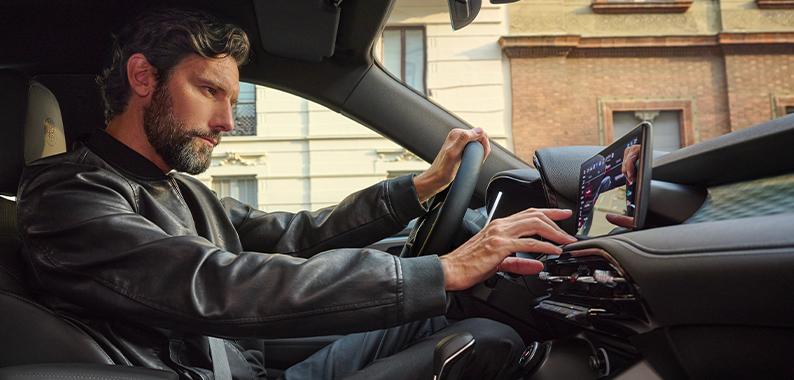 Alfa Romeo Junior - Junior Elettrica - Servizio Clienti